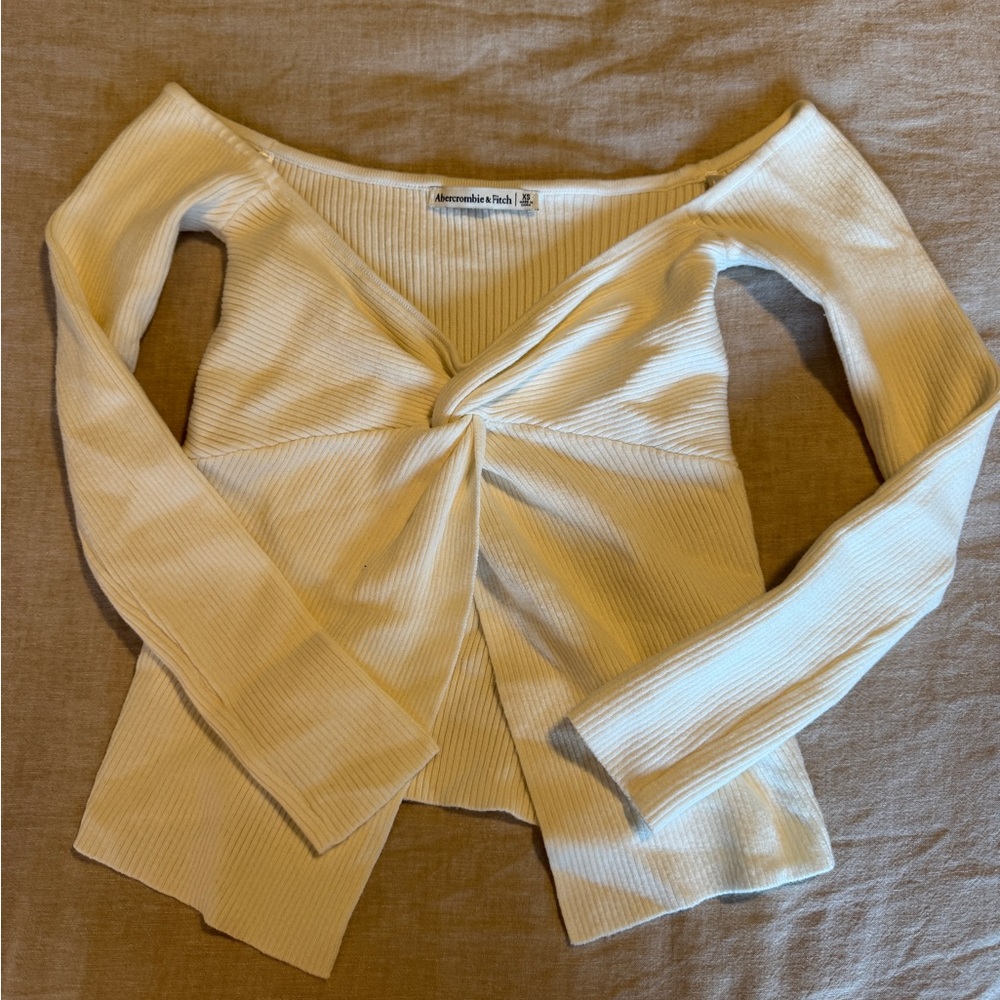 Abercrombie & Fitch Off-Shoulder Cream Sweater - Picture 7 of 9